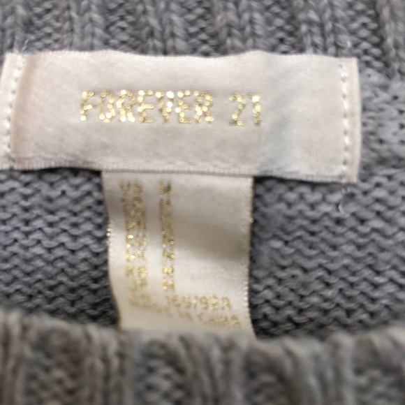 FOREVER 21's CHRISTMAS SWEATER - Picture 2 of 2